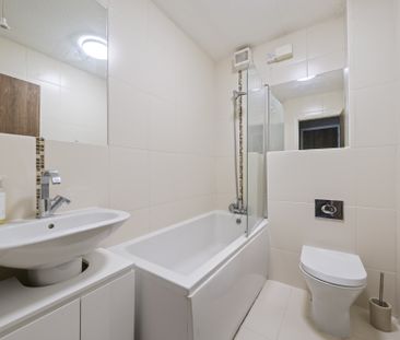 The Newlands, Weston Green Road, Thames Ditton, Surrey, KT7 studio ... - Photo 6