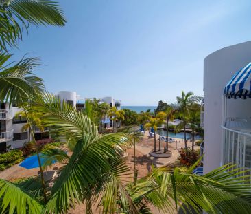 Top-Floor Coastal Apartment with Ocean Views - Photo 1