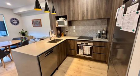 Modern Three-Bedroom Townhouse - Photo 5