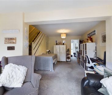 2 bedroom end of terrace house to rent - Photo 2