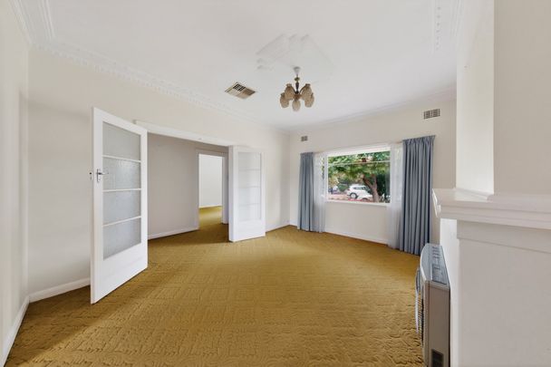 Charming Two-Bedroom Home in Prime Essendon Location - Photo 1