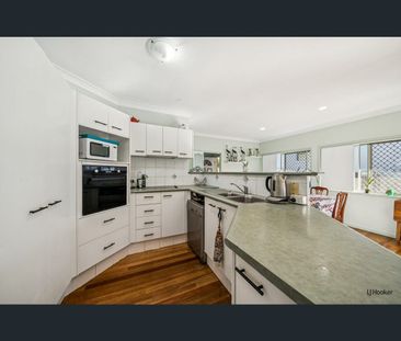 12 Seville Circuit, Burleigh Waters, Qld 4220 - Photo 6