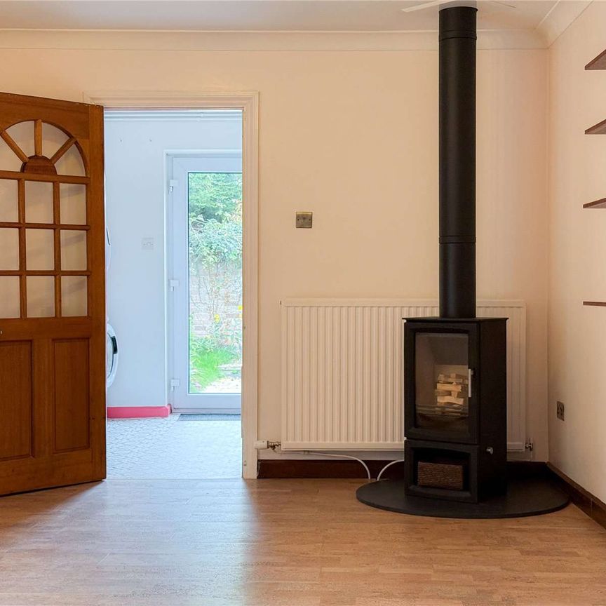 Beautiful Georgian red brick family home - Photo 1