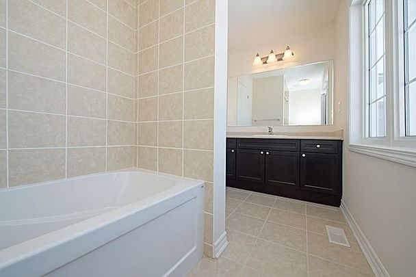 For Lease - 1646 Gainer Crescent, Milton, Ontario - Photo 1