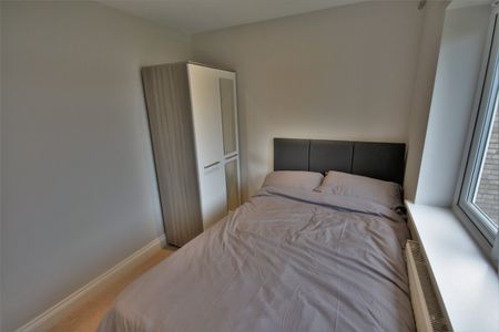 One-Bedroom House share - Photo 3