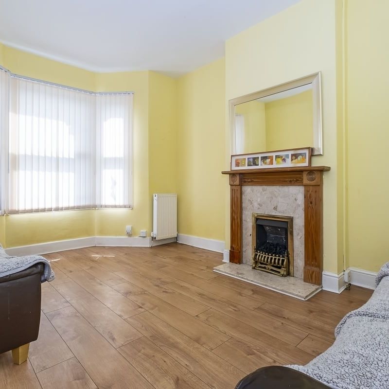 4 bedroom semi-detached house to rent - Photo 1