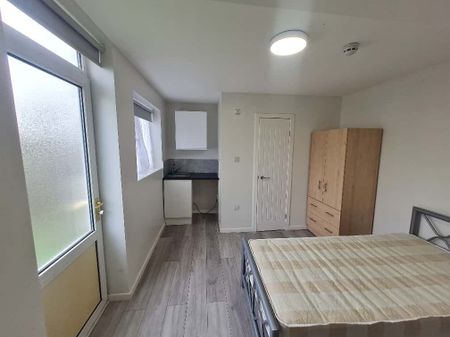 Studio Flat, High Level Drive, SE26 - Photo 3