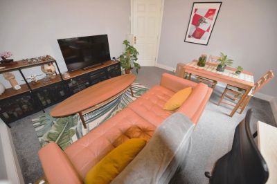 2 bedroom Flat in Montagu Drive, Leeds - Photo 4