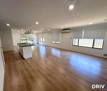 Beautifully Maintained 4x2 Family Home in Quiet Baldivis Location - Photo 2