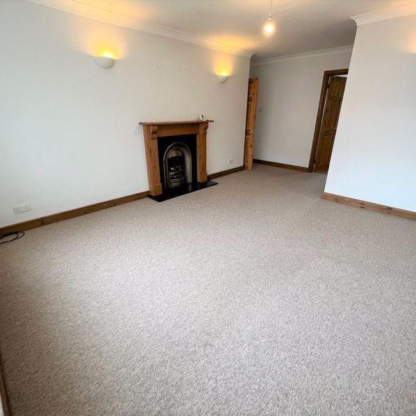 2 bedroom ground floor flat to rent - Photo 1