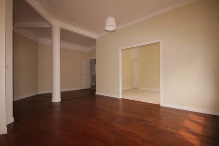 2 pièces en étage élevé, rue La Boetie - Photo 3