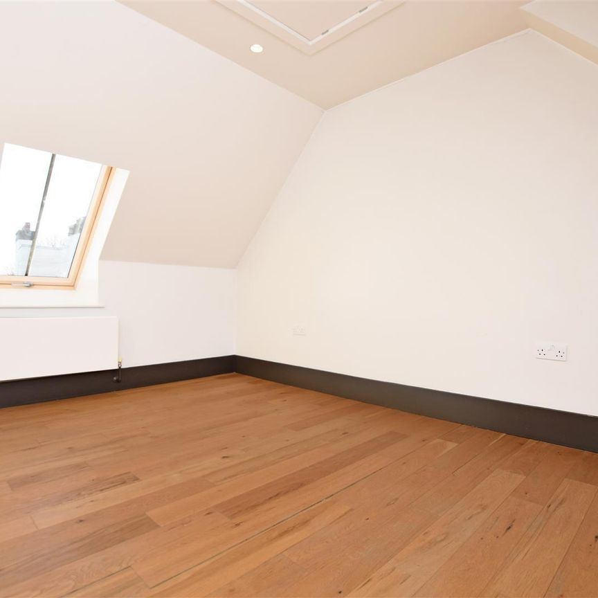 High Street, Hampton, TW12 - Photo 1