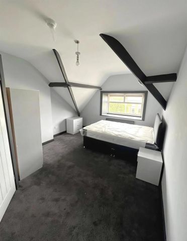12 bedroom house of multiple occupation to rent - Photo 4