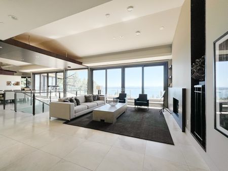 Lap of Luxury! - Photo 2