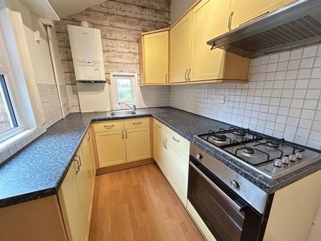 2 bedroom semi-detached house to rent - Photo 5