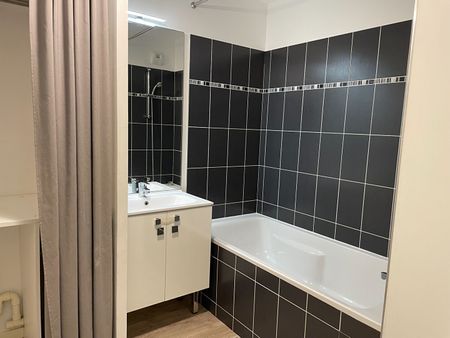 Location Appartement 3 pièces 56m² - Photo 4