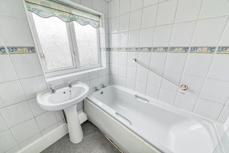 3 bedroom semi-detached house to rent - Photo 4