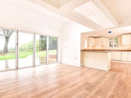 An immaculately presented family home set in historic Seal village. - Photo 3