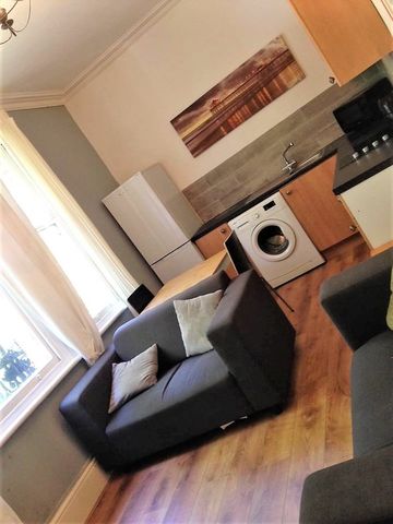 Room in a Shared Flat, Off Lark Lane, L17 - Photo 5