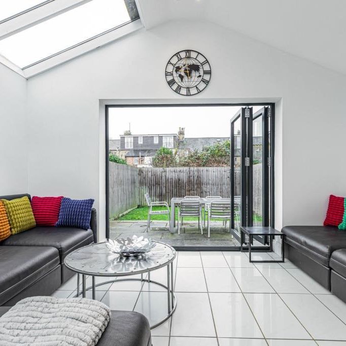 6 bedroom terraced house to rent - Photo 1