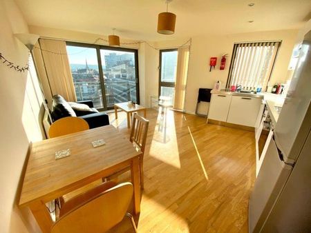 2 bedroom flat to rent - Photo 2