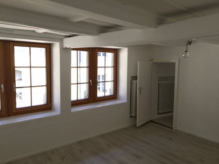 Appartement atypique de 2.5 pces au 2ème étage ! - Photo 2