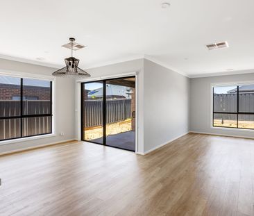 Spacious & Stylish Family Living in a Prime Huntly Location - Photo 1