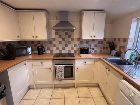2 bedroom semi-detached house to rent - Photo 5