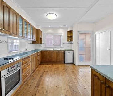 Convenient, character-filled home with lots of extras! - Photo 5