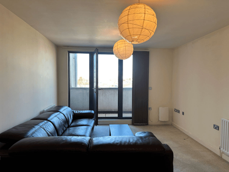 Romford Road, London, E15 - Photo 3