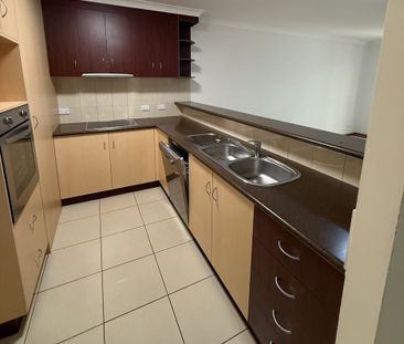 Low-Maintenance Living in Quiet Rockville Cul-de-Sac - Photo 2