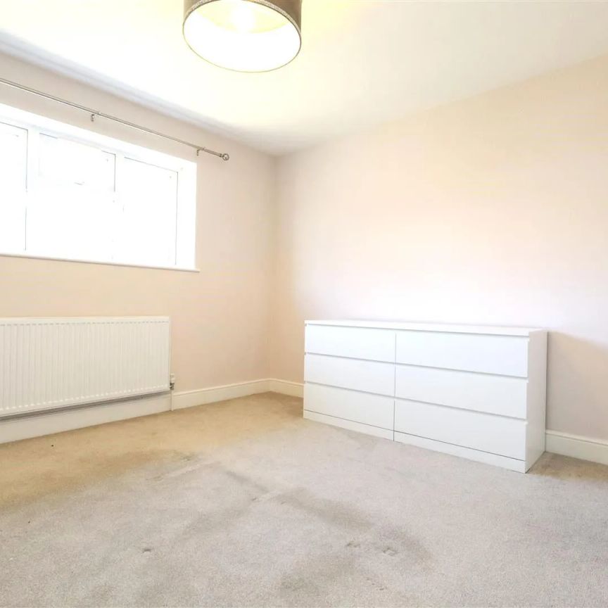 New Park Drive, Hemel Hempstead, HP2 4QJ, Hertfordshire - Photo 1