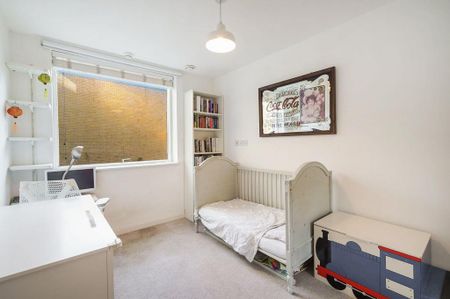 3 bedroom flat to rent - Photo 4
