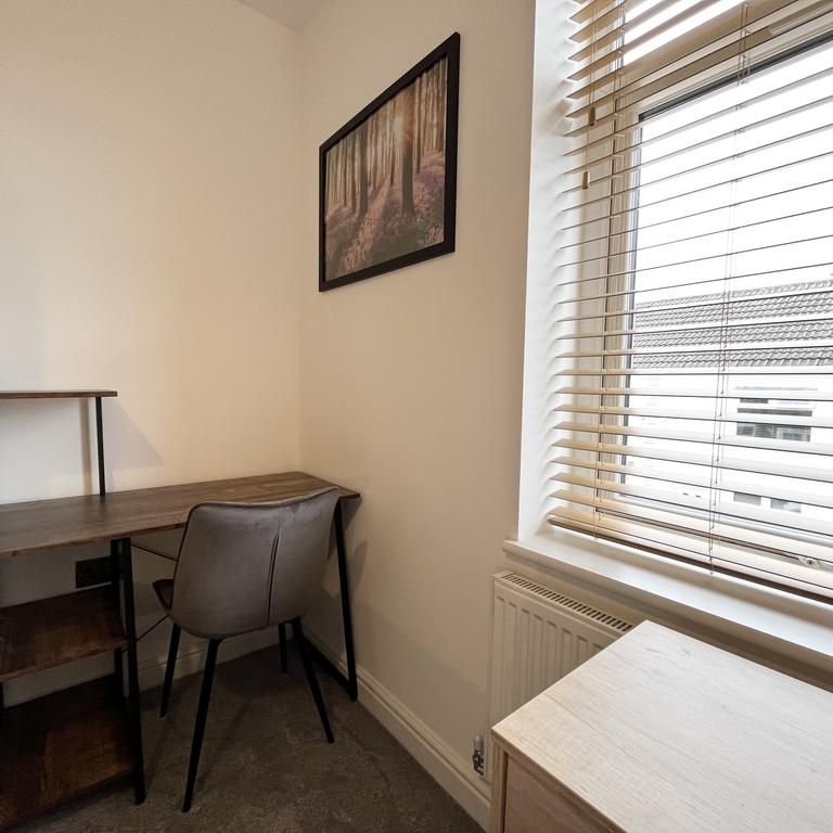 1 bedroom in a house share to rent - Photo 1