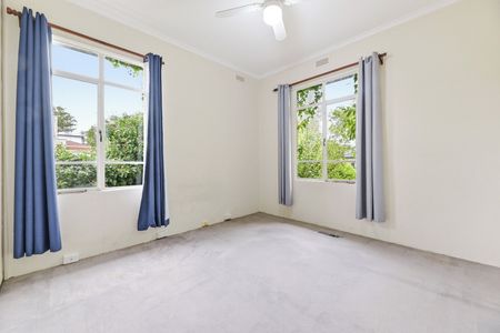 Spacious Family Living in Prime Burwood Location - Photo 3