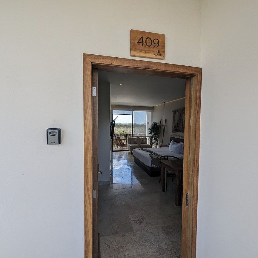 Adora 409 - Photo 1