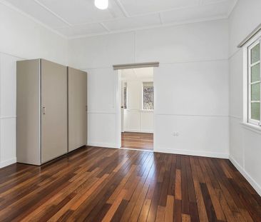 Never judge a book by its cover - renovated home - Photo 4