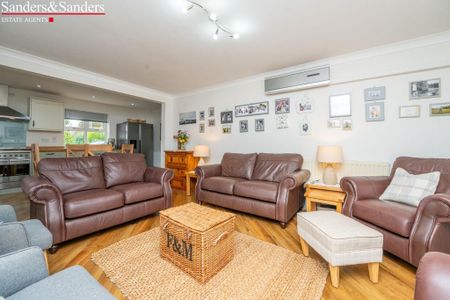 4 bedroom detached house to rent - Photo 2