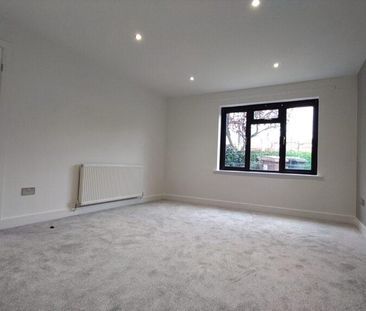 4 bedroom detached house to rent - Photo 4