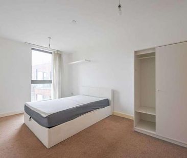 Agnes George Walk, Royal Docks, E16 - Photo 3