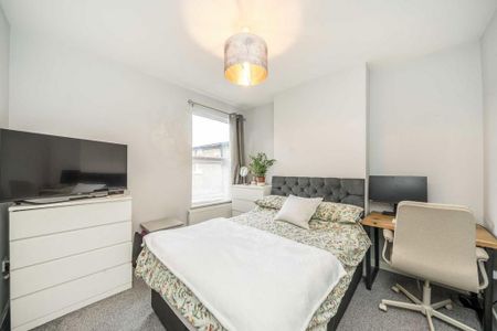 2 bedroom maisonette to rent - Photo 2