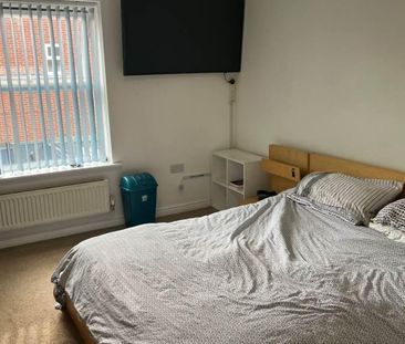 1 bedroom in a house share to rent - Photo 3