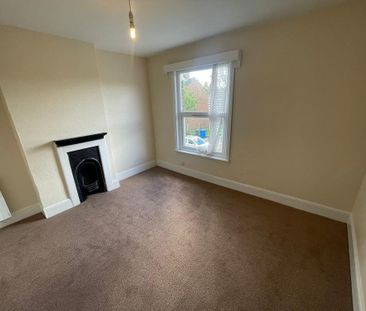 2 bedroom end of terrace house to rent - Photo 2