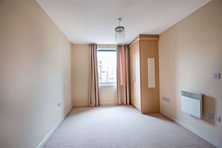 Two bedroom first floor apartment with allocated parking - Photo 4