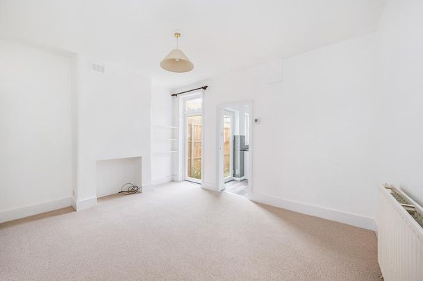 3 bedroom terraced house to rent - Photo 1