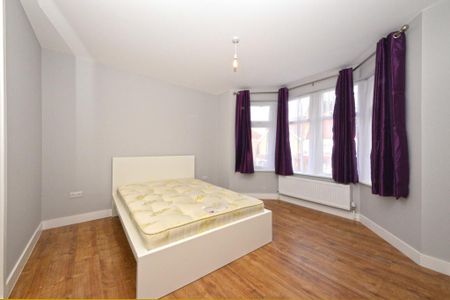 3 bedroom flat to rent - Photo 5