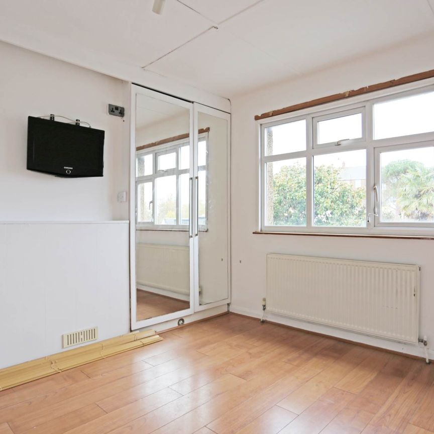 Price £2,300 pcm - Available Now - Unfurnished - Photo 1