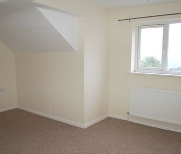 3 bed Terraced - To Let - Photo 5
