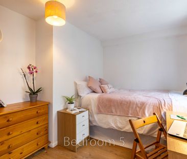 Room 1 - Photo 1