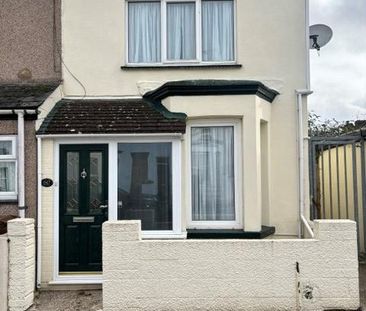 3 bedroom end of terrace house to rent - Photo 4